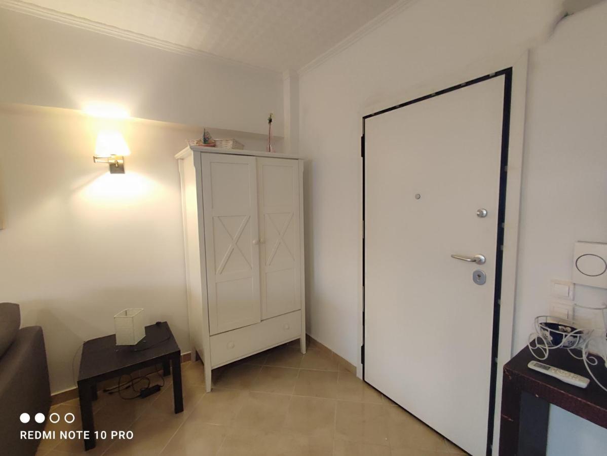 Andrew'S Sunset View Apartment ลูตรากี ภายนอก รูปภาพ