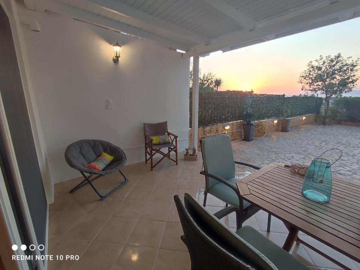 Andrew'S Sunset View Apartment ลูตรากี ภายนอก รูปภาพ
