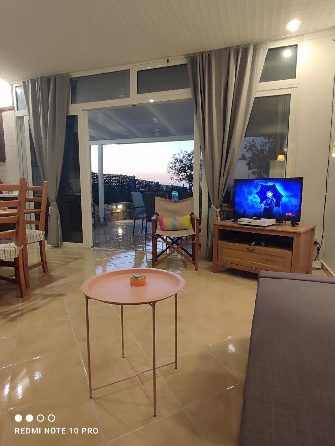 Andrew'S Sunset View Apartment ลูตรากี ภายนอก รูปภาพ