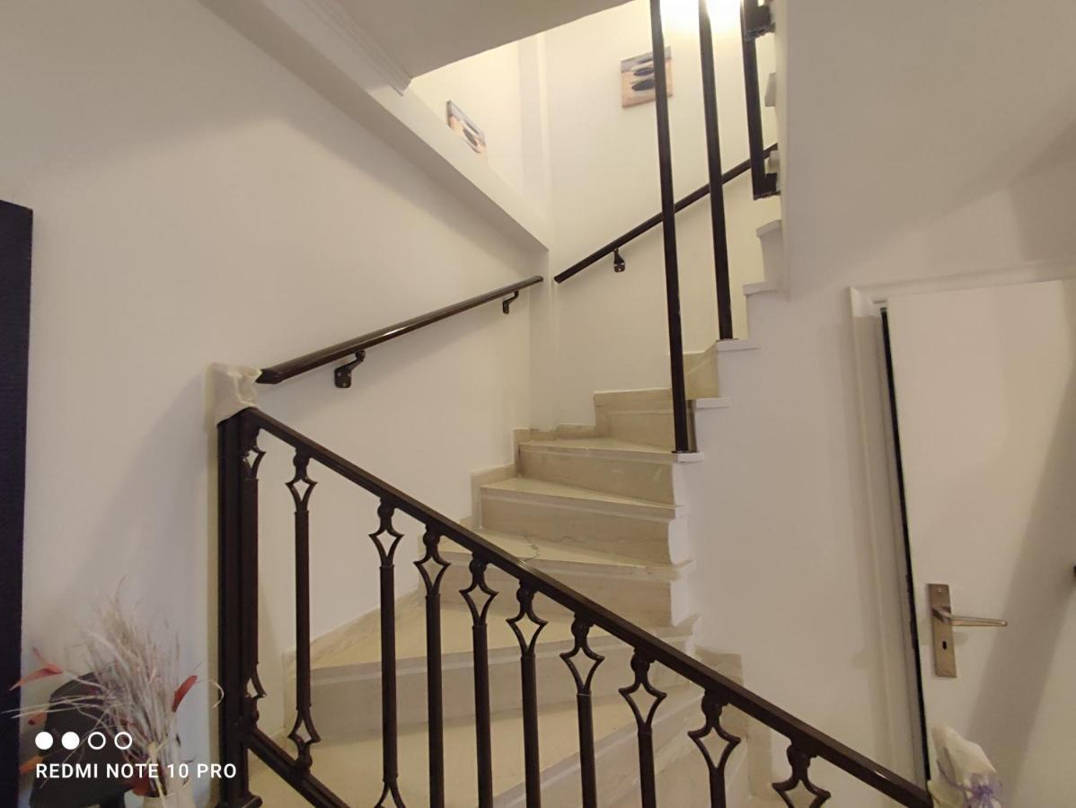 Andrew'S Sunset View Apartment ลูตรากี ภายนอก รูปภาพ