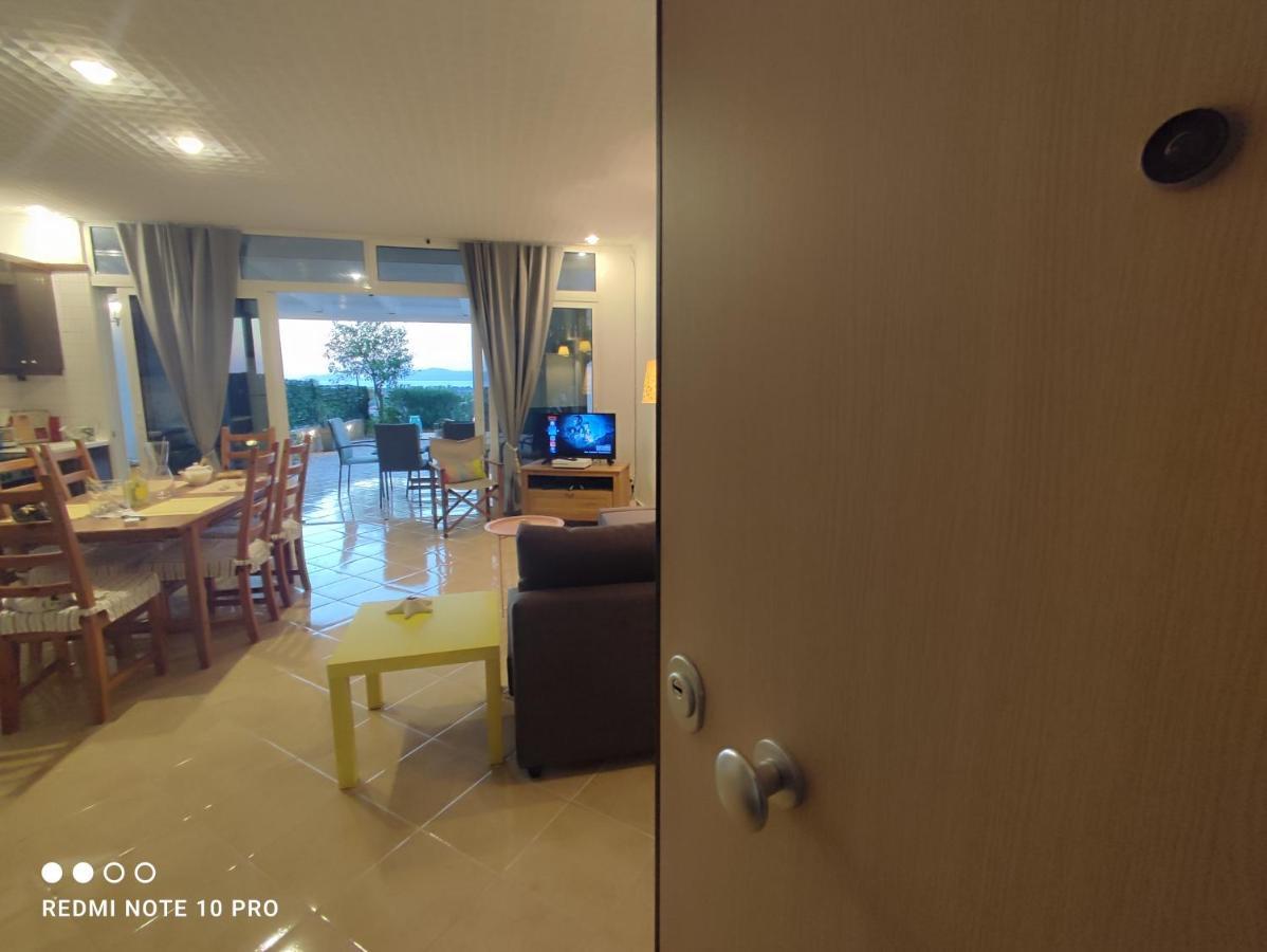 Andrew'S Sunset View Apartment ลูตรากี ภายนอก รูปภาพ