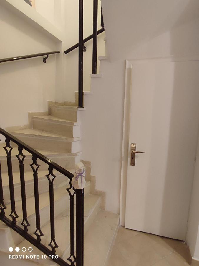 Andrew'S Sunset View Apartment ลูตรากี ภายนอก รูปภาพ