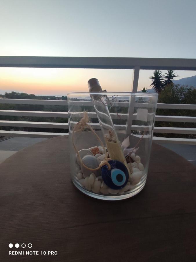 Andrew'S Sunset View Apartment ลูตรากี ภายนอก รูปภาพ