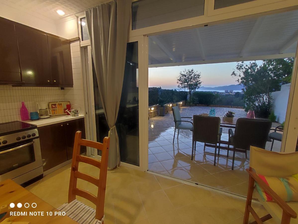 Andrew'S Sunset View Apartment ลูตรากี ภายนอก รูปภาพ