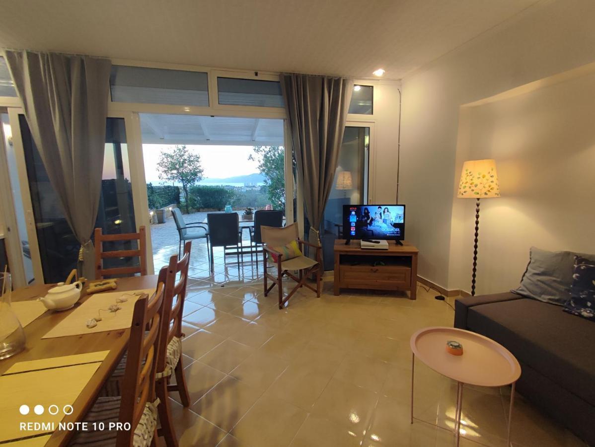 Andrew'S Sunset View Apartment ลูตรากี ภายนอก รูปภาพ
